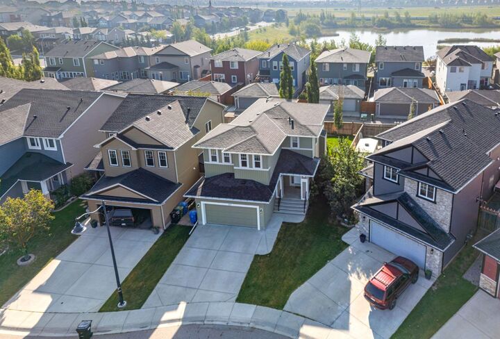 Property Photo:  159 Evansdale Common NW  AB T3P 0E1