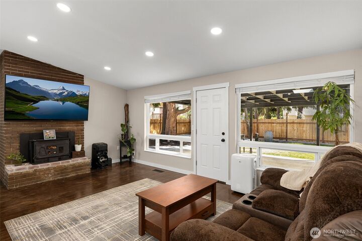 Property Photo:  5022  163rd Place SW  WA 98026 