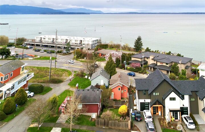 Property Photo:  522  12th Street  WA 98225 