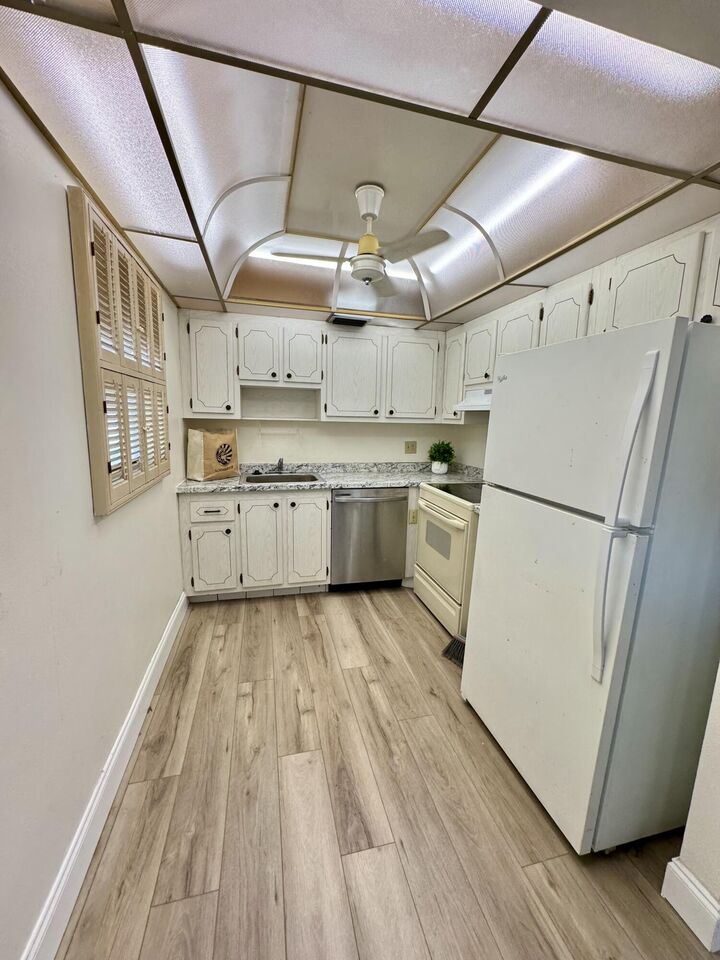 Property Photo: 460 Saxony J FL 33446