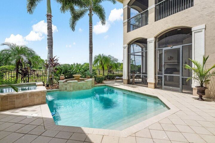 Property Photo: 108 SE Via San Ramone FL 34984