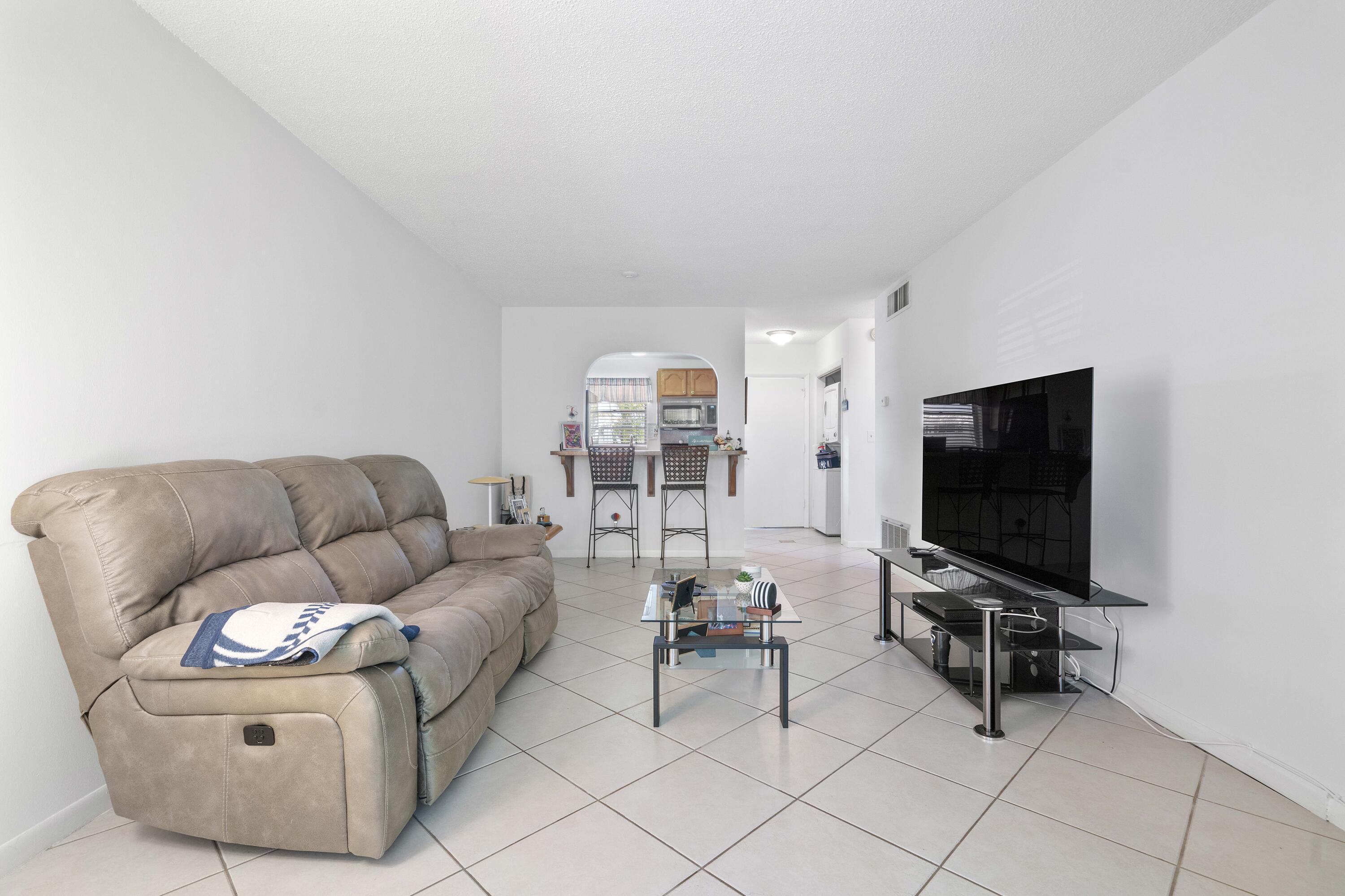 Property Photo: 1115 Lake Terrace 111 FL 33426