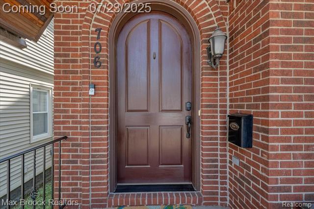Property Photo:  706 Chambers Street  MI 48067 