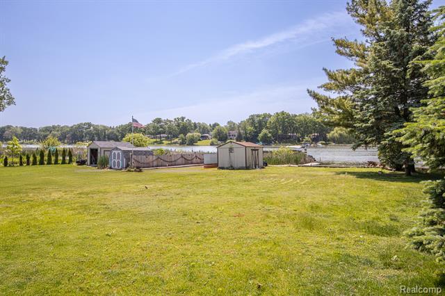 Property Photo:  4851 Shoreline Boulevard  MI 48329 