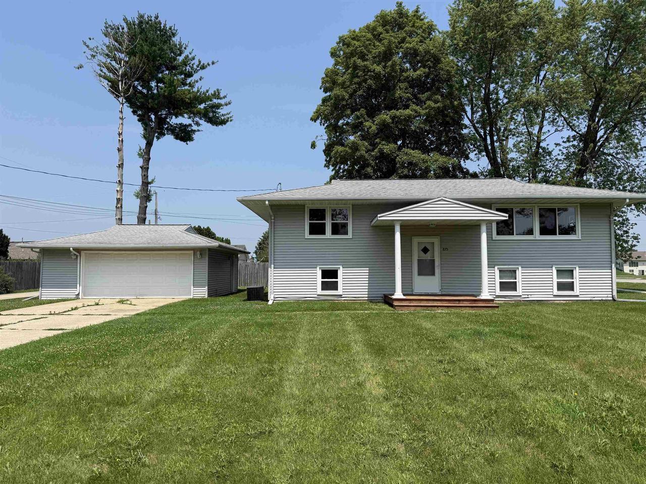 Property Photo: 875 East Holiday Drive WI 53511