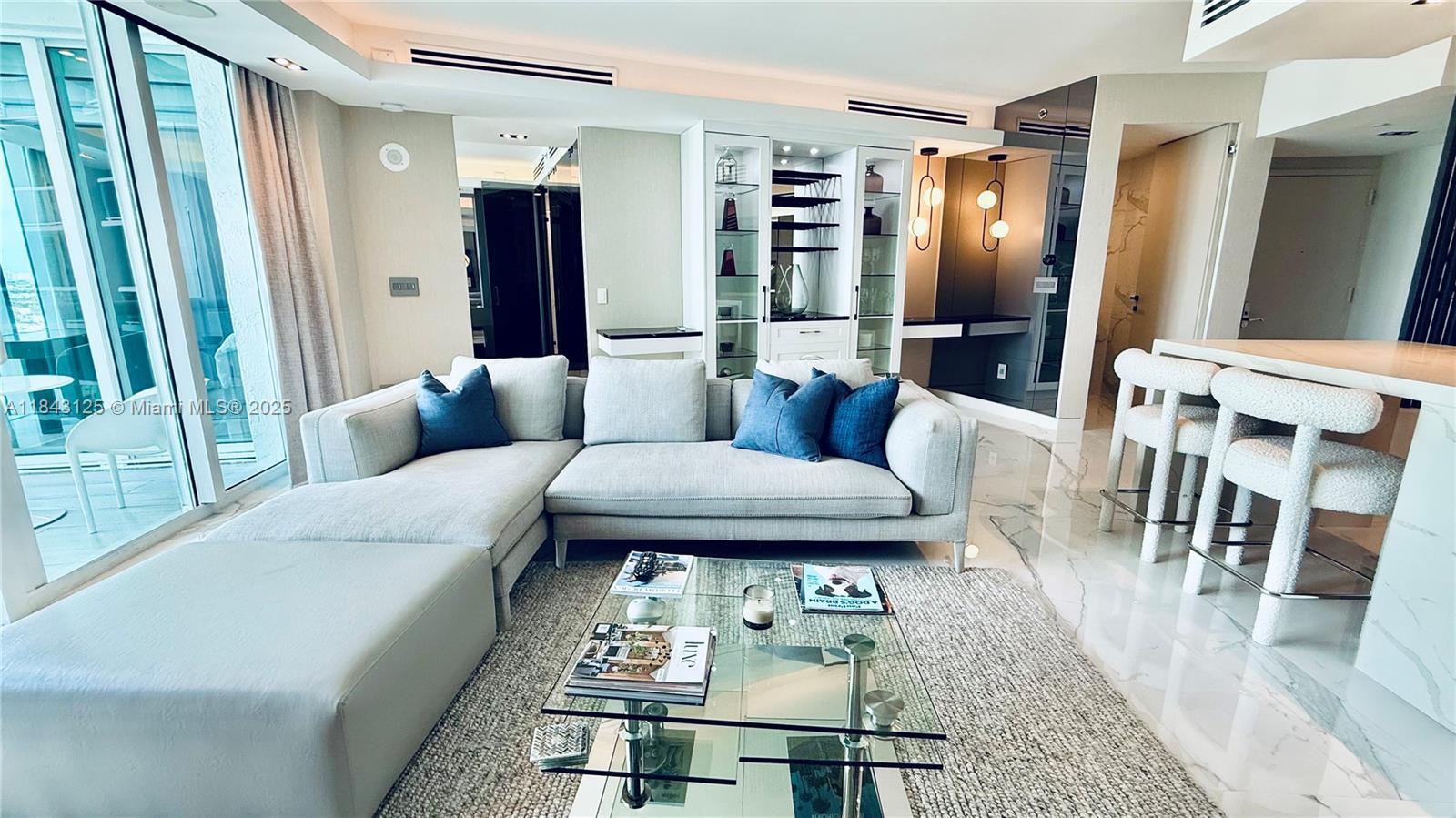 Property Photo:  1000 S Pointe Dr 1706  FL 33139 
