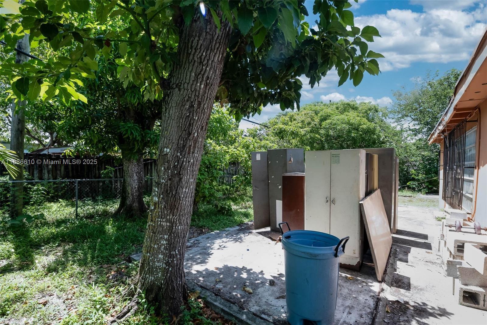 Property Photo: 13785 NW 5th Ave FL 33168