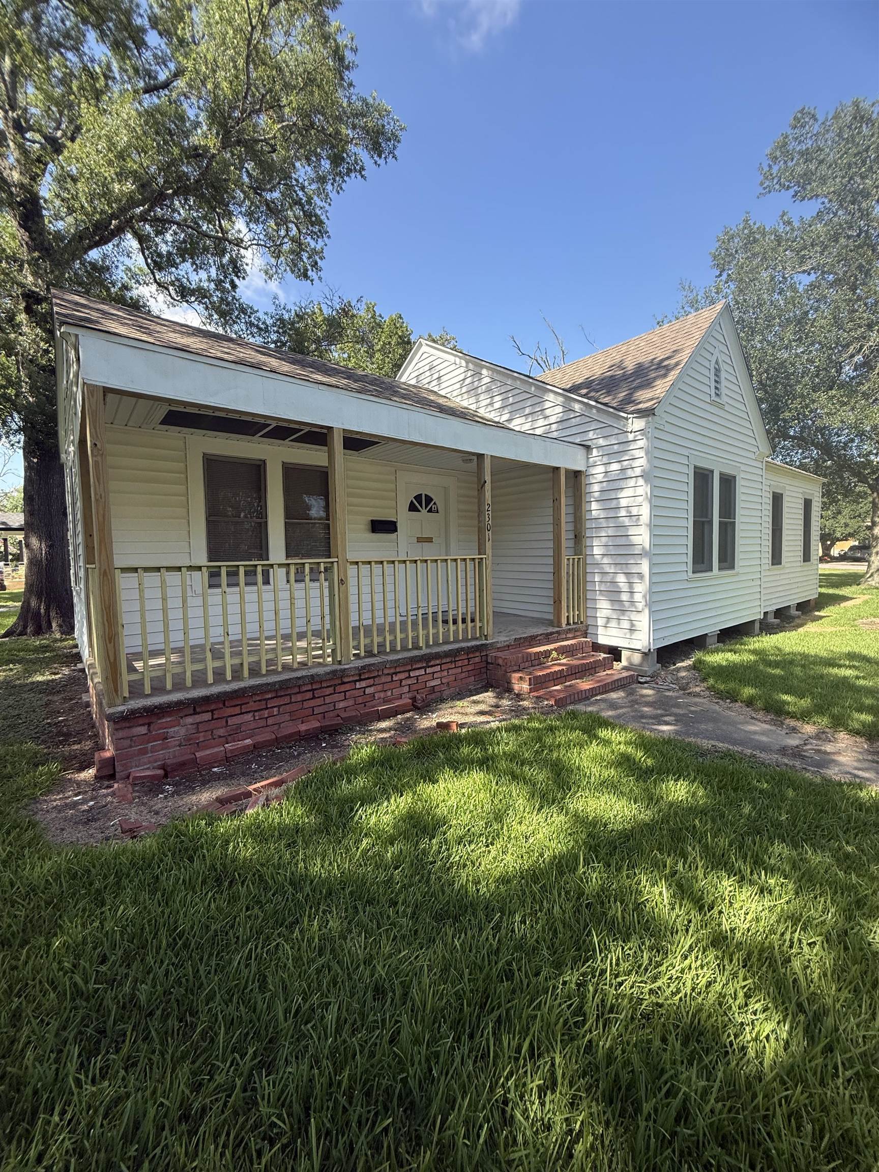Property Photo: 2301 Glenwood TX 77642