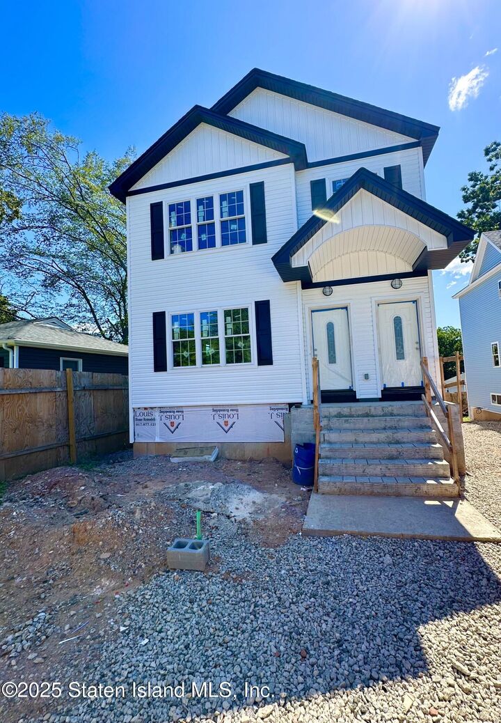 552 Drumgoole Road E  Staten Island NY 10312 photo