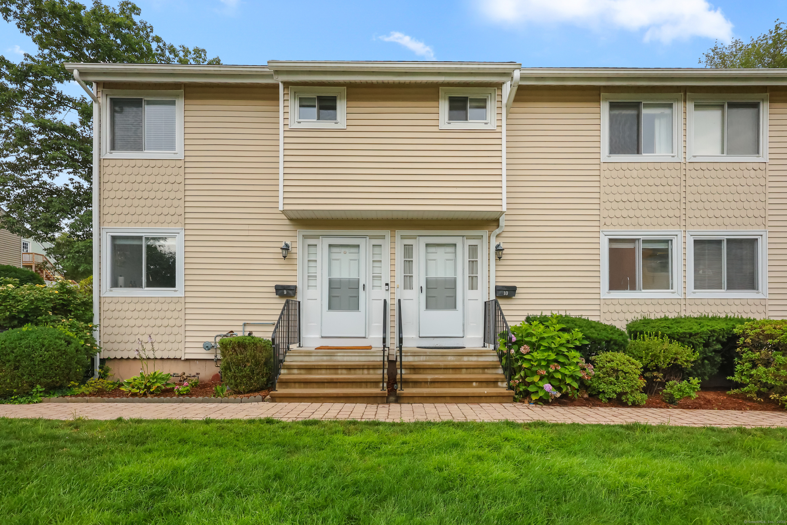 Property Photo:  75 Cos Cob Avenue Apt 10  CT 06807 