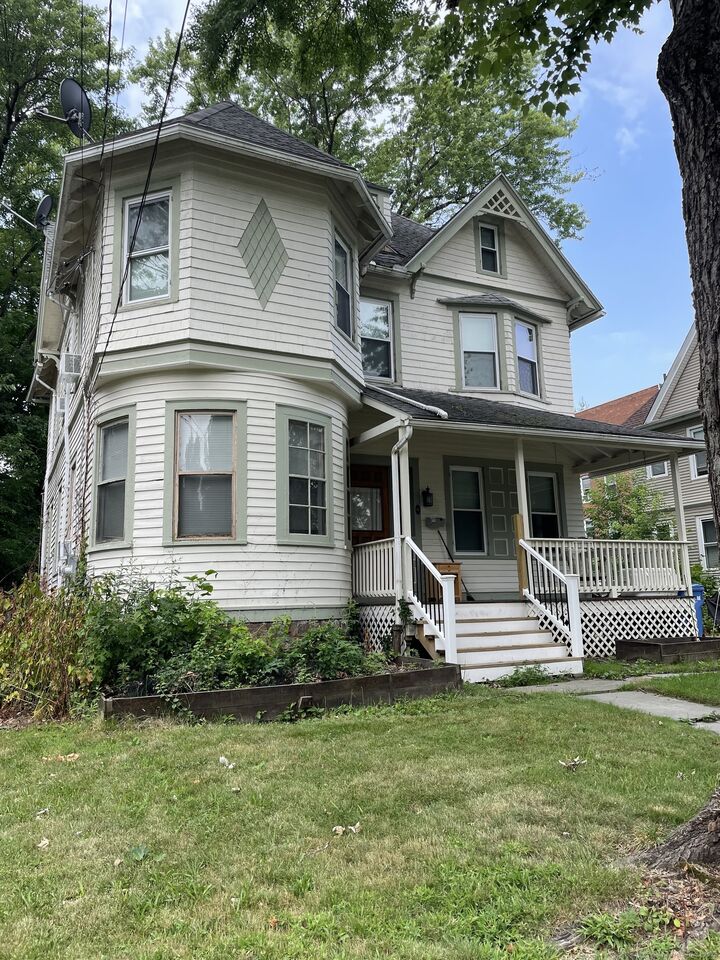 Property Photo:  65 Oxford Street 1  CT 06105 