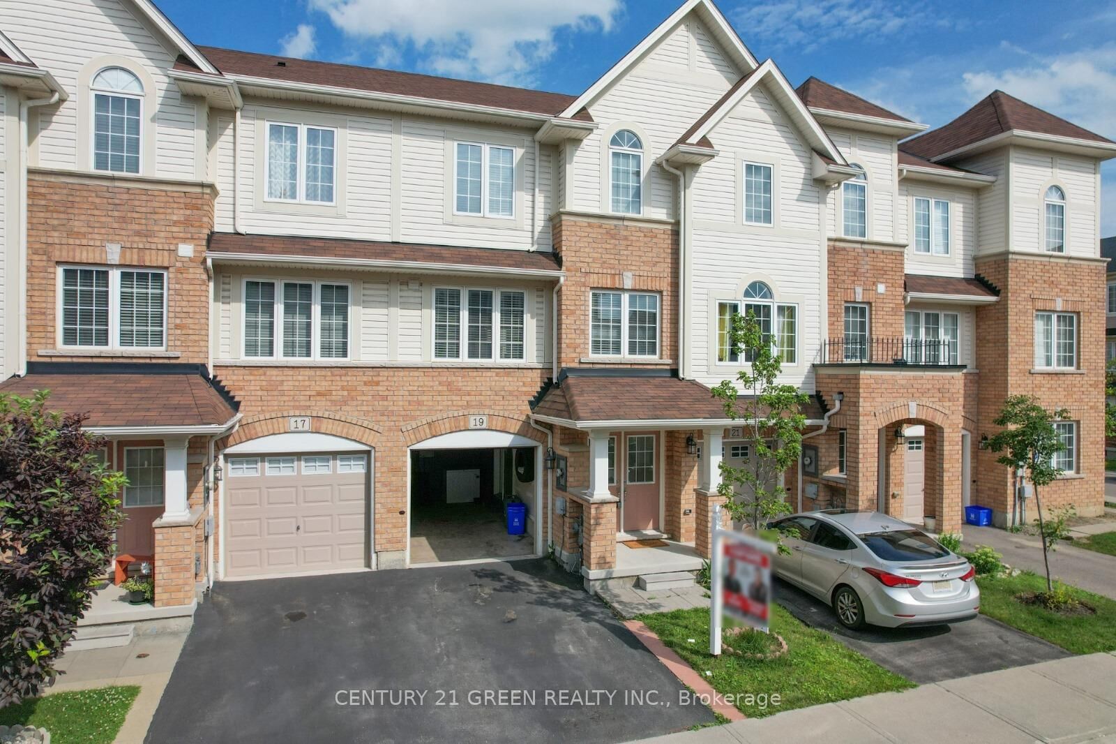 Property Photo:  19 England Terrace  ON L8J 2V7 
