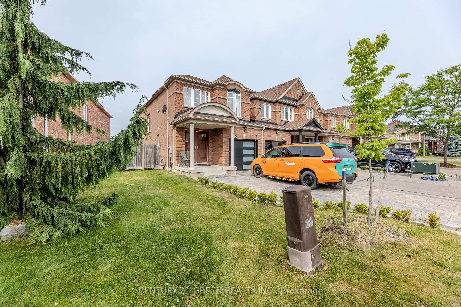 Property Photo: 18 Summit Drive ON L4H 0K2