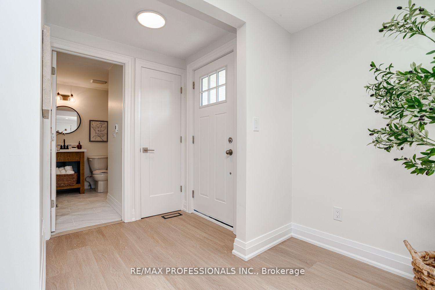 Property Photo:  44 Wilmot Trail  ON L1B 1B8 