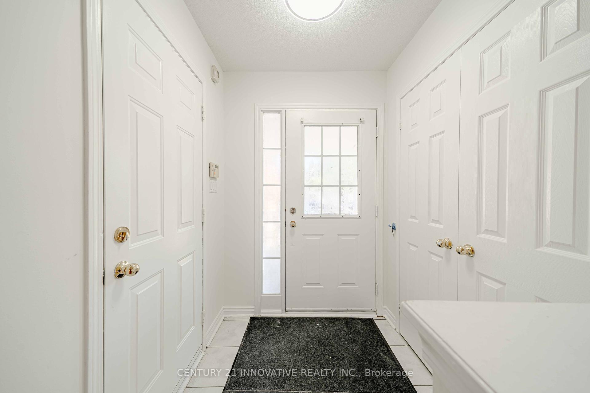 Property Photo:  1524 Avonmore Square Main  ON L1V 7H3 