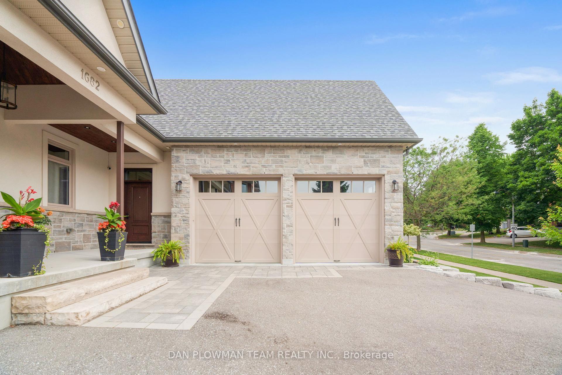 Photo de la propriété: 1682 Heathside Crescent ON L1V 5V6