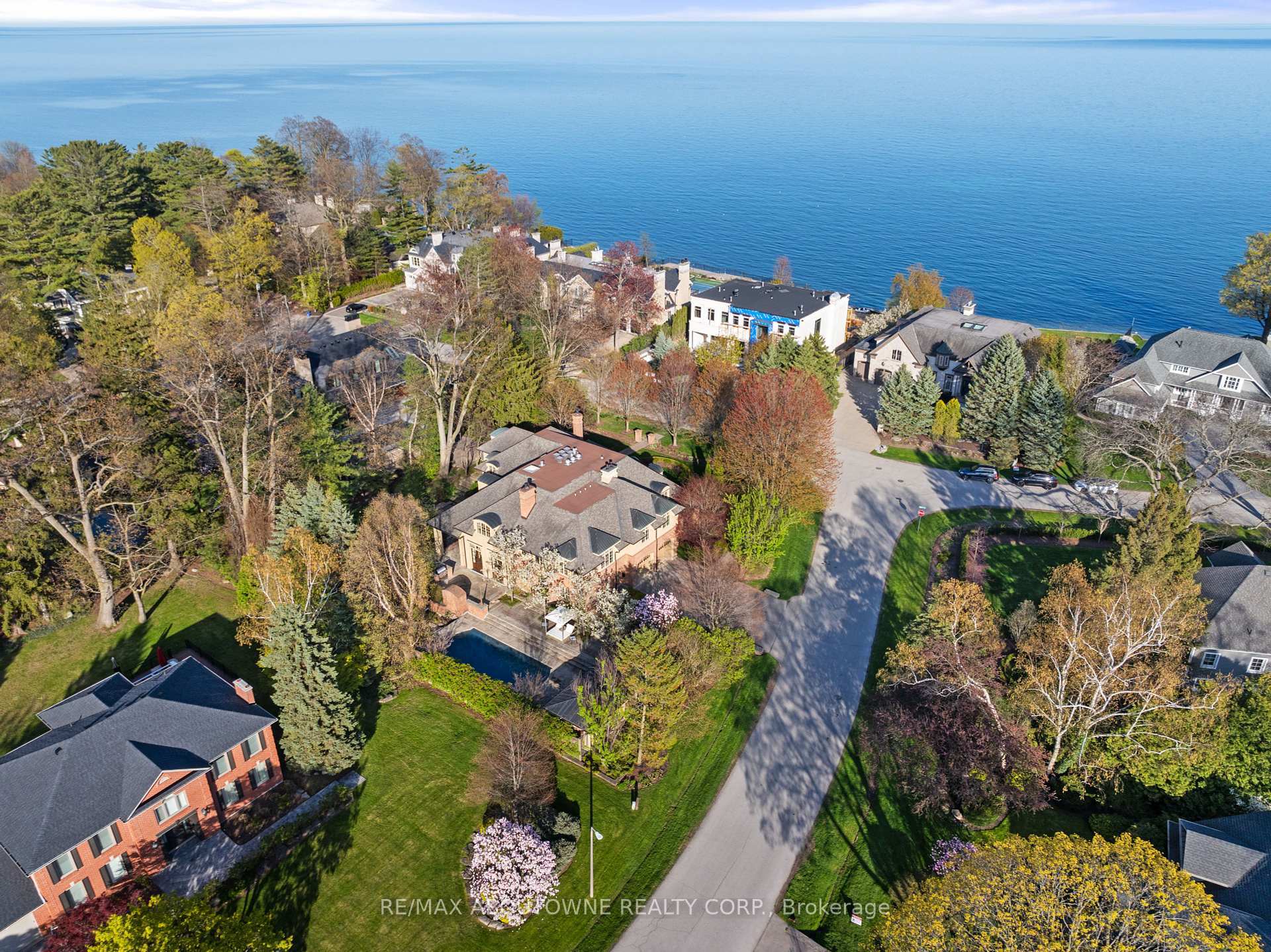 Property Photo: 1081 Argyle Drive ON L6J 1A9