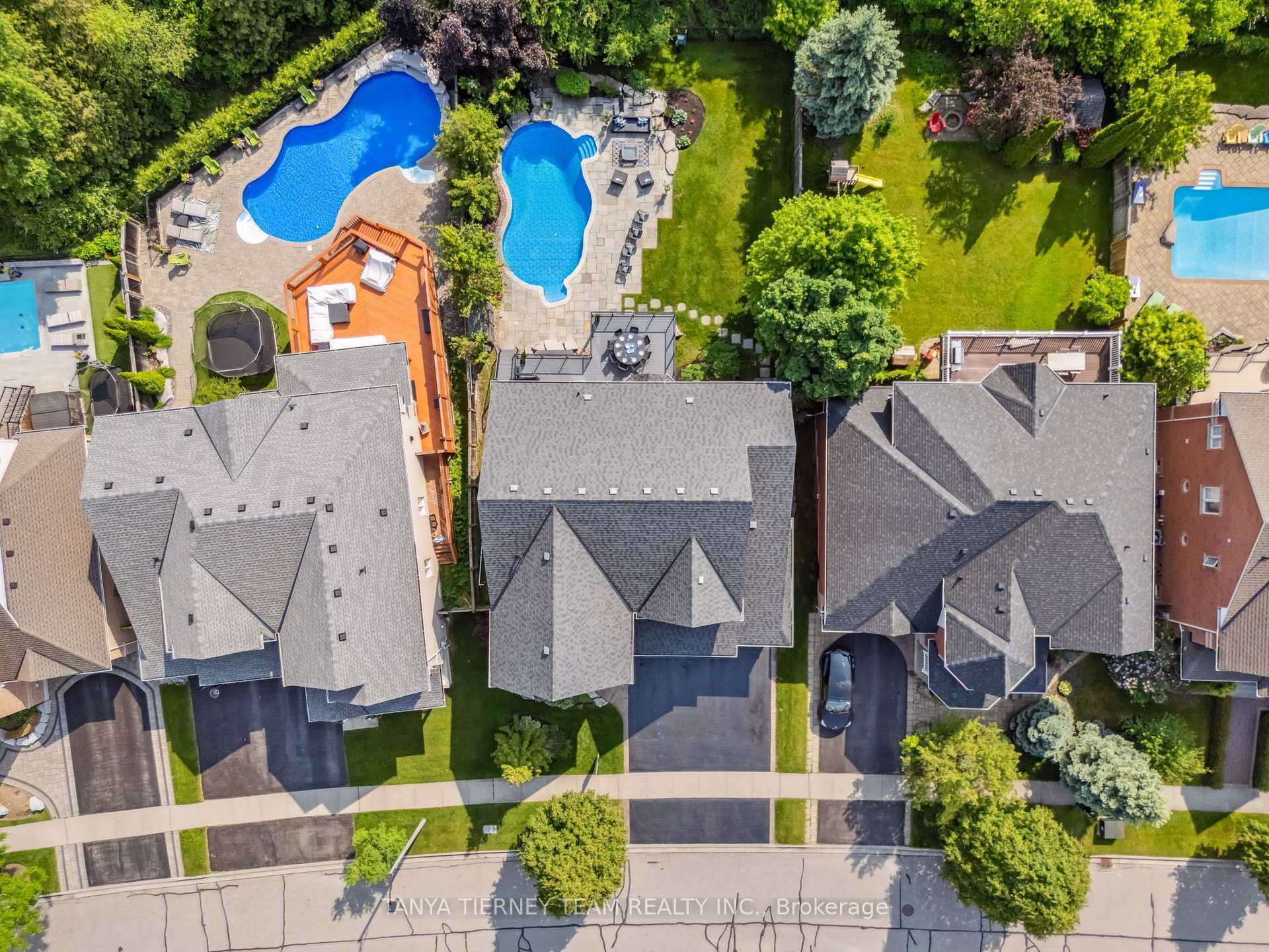 Photo de la propriété: 17 Covington Drive ON L1M 2K6