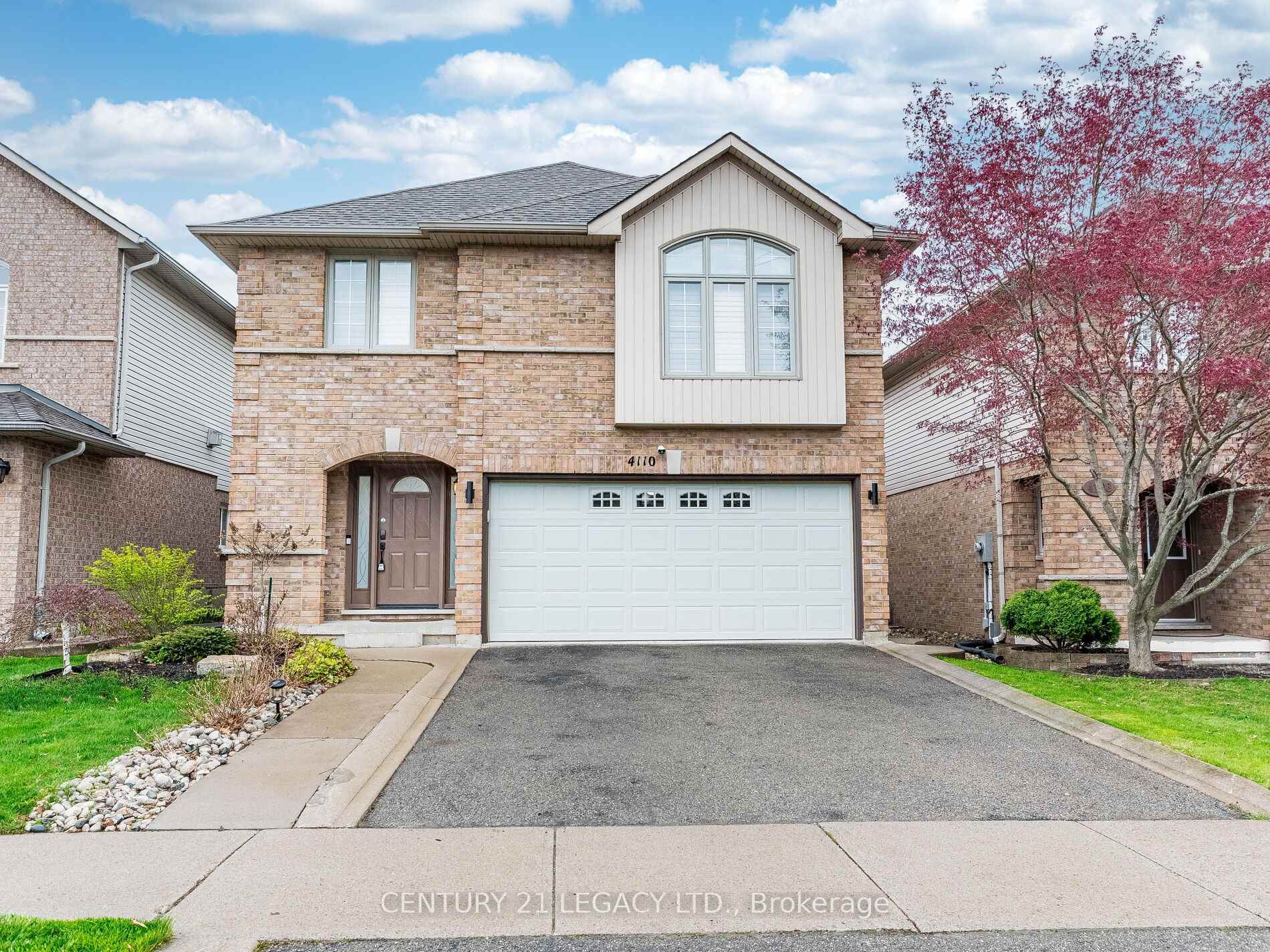 Property Photo:  4110 Forest Run Avenue  ON L7M 4L7 
