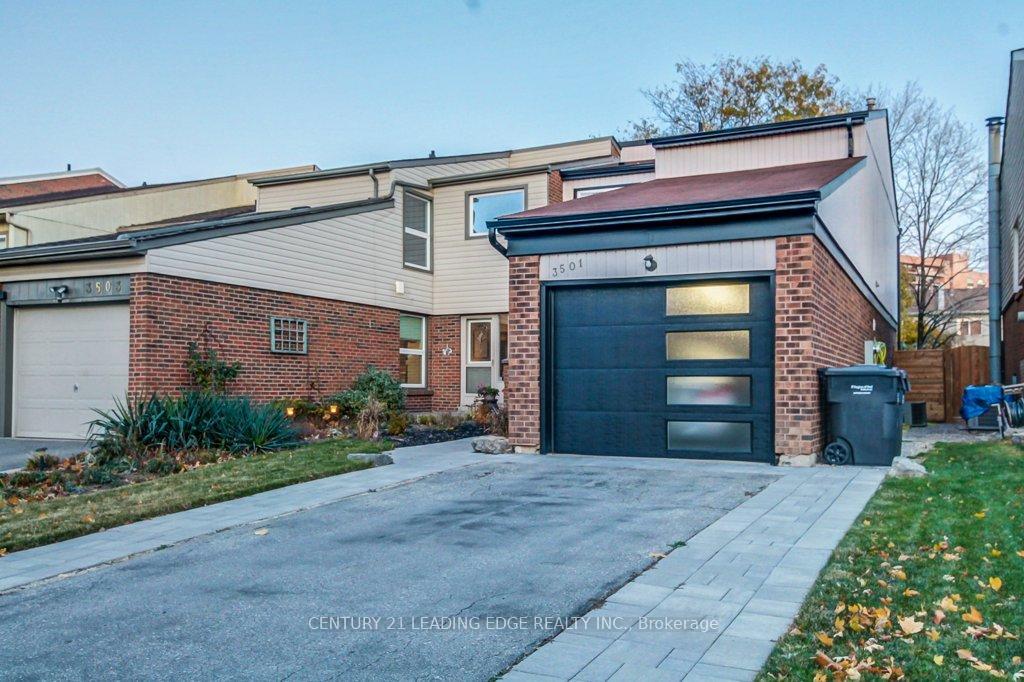 Property Photo: 3501 Ash Row Crescent ON L5L 1K3