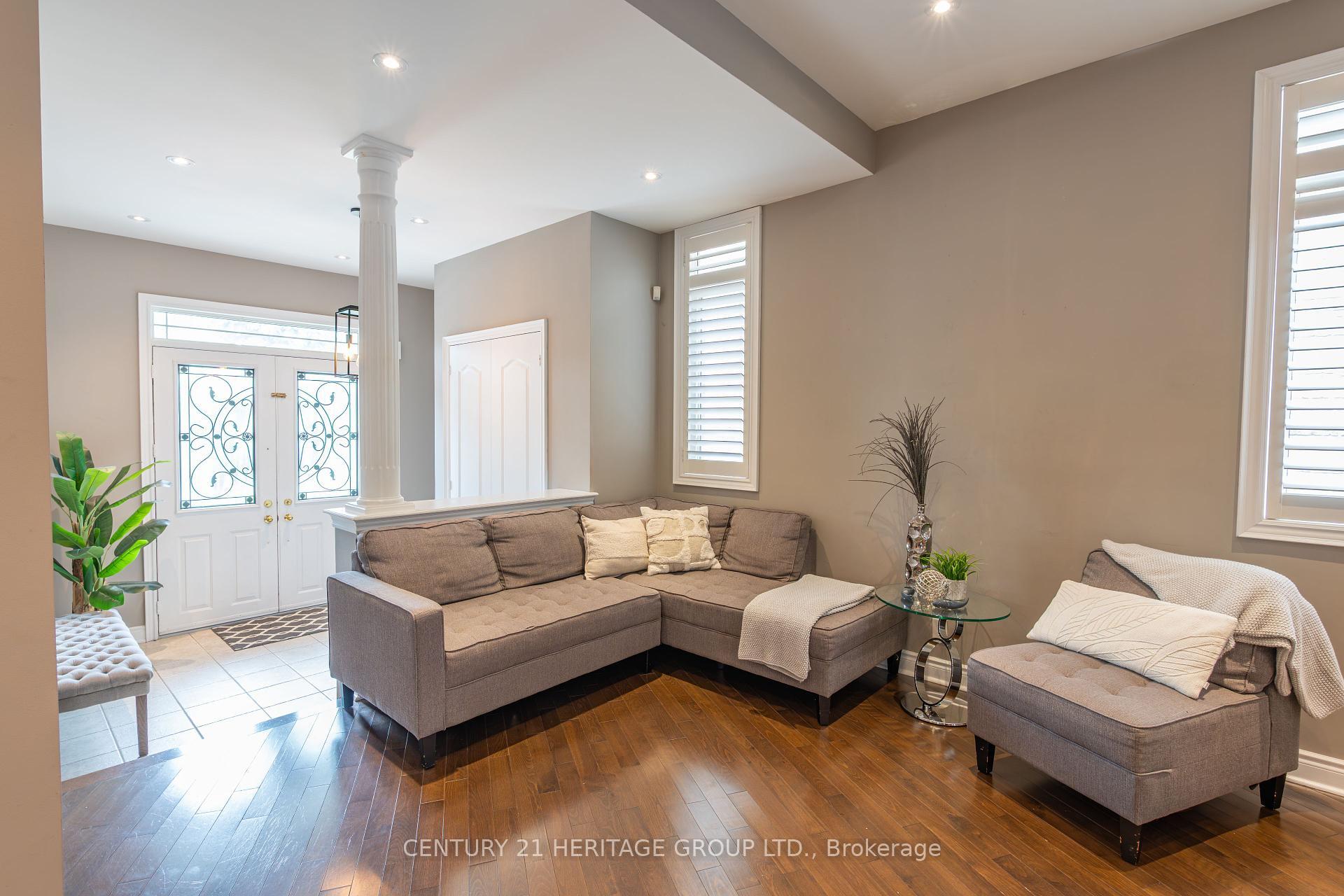 Property Photo: 20 Altus Park Drive ON L6A 0Z5