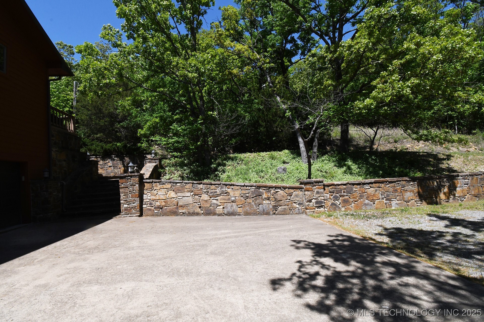 Property Photo: 30981 S 520 Road OK 74451