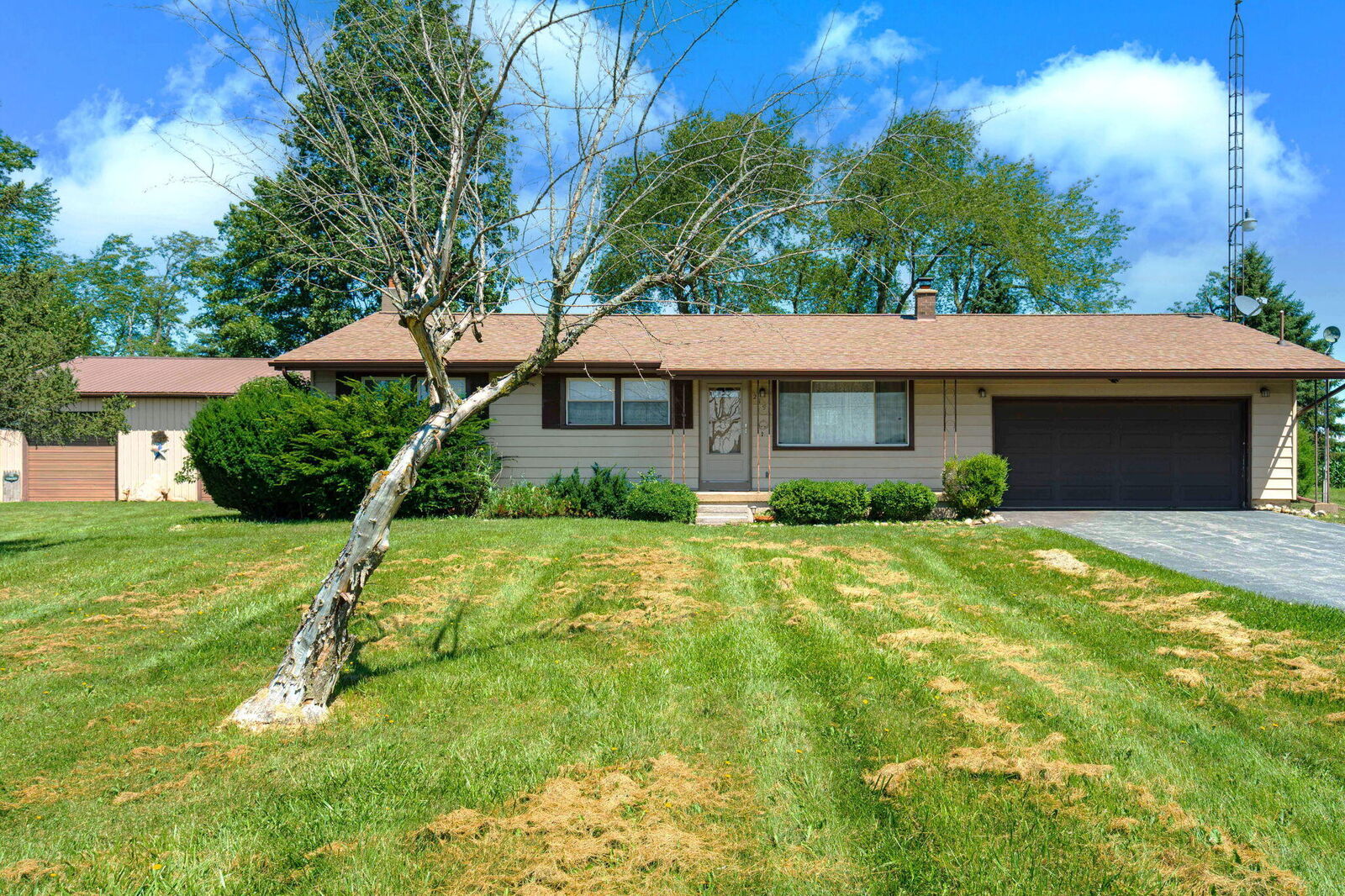 Property Photo: 2191 Grand River Road MI 48414