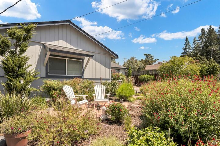 Property Photo:  323 Willow Glen Court  CA 95448 