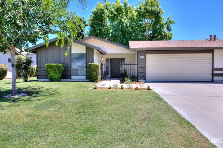 924 Bermuda Street  Bakersfield CA 93309 photo