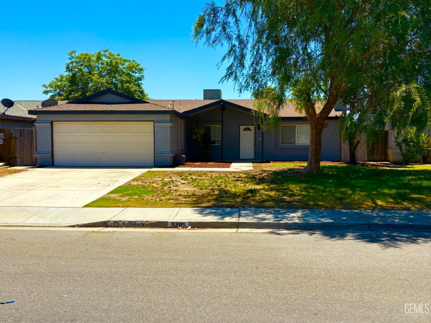 Property Photo: 5205 Coxwold Abbey Court CA 93307