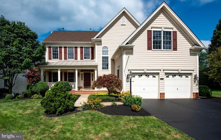 Property Photo: 15136 Golf View Drive VA 20169