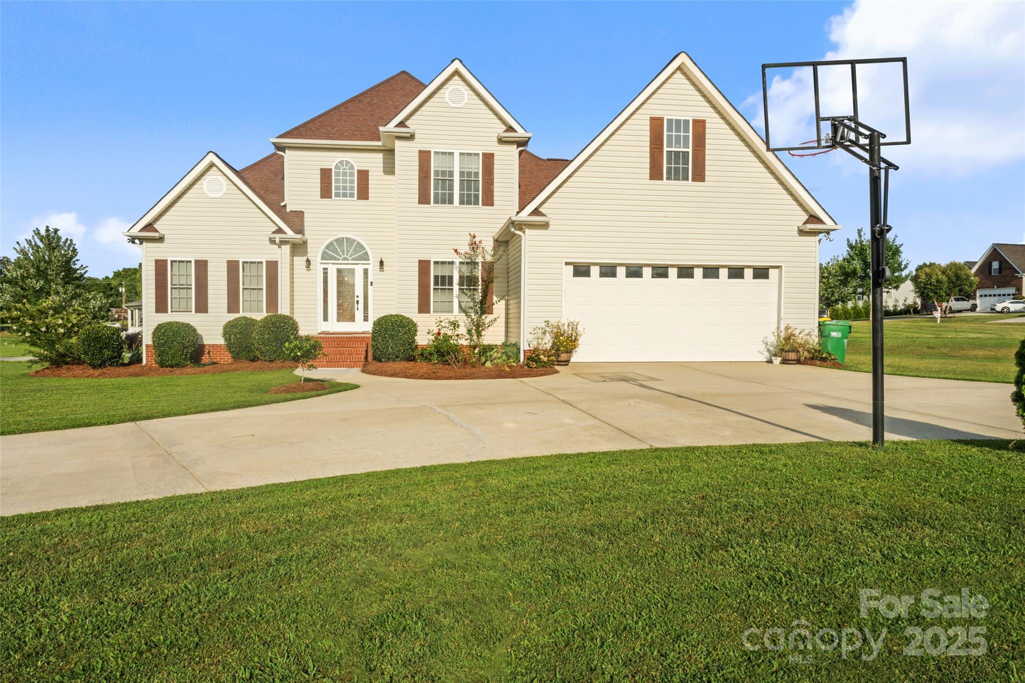 Property Photo: 215 Birchwood Court NC 28129