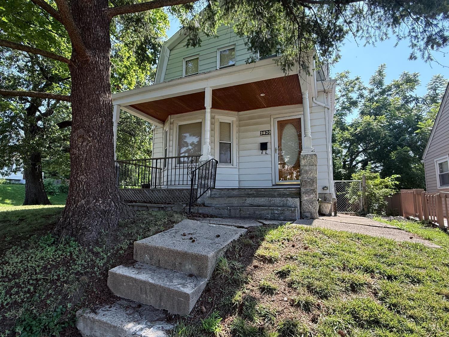 Property Photo: 3820 S Jefferson Avenue OH 45212
