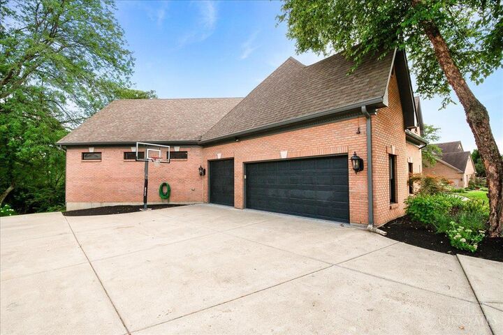 Property Photo: 6530 Bridgeton Manor Court OH 45011