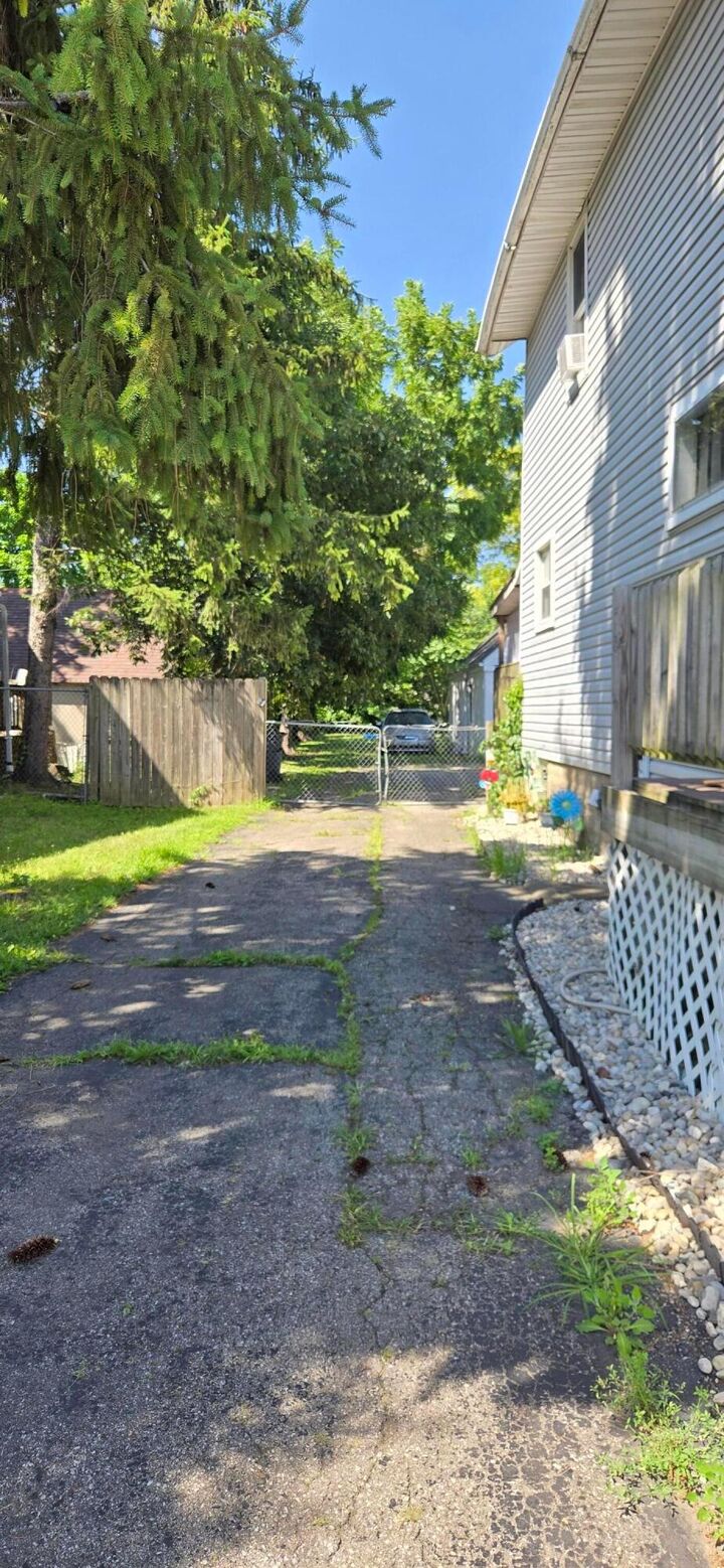 Property Photo: 2076 Agler Road OH 43211