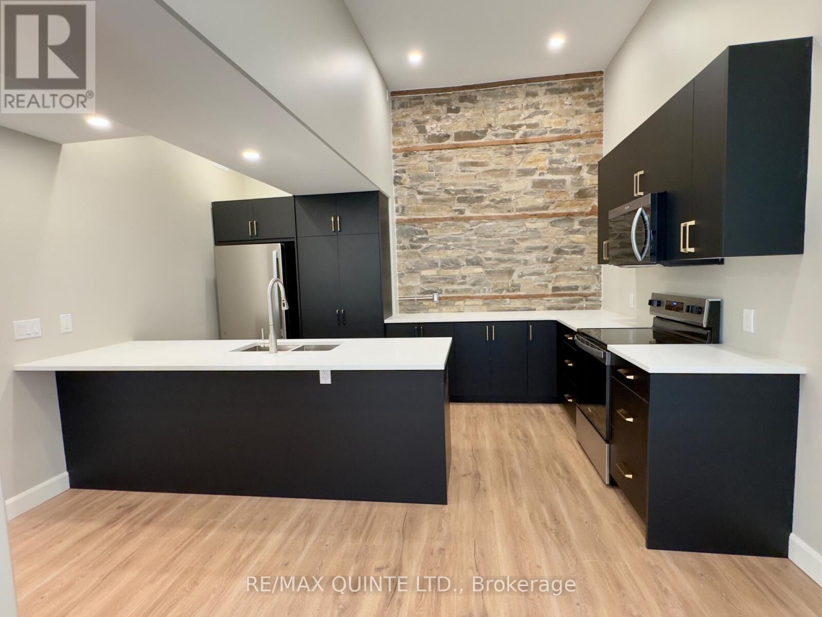 Property Photo: 330 Victoria Street 3 ON K0K 3J0