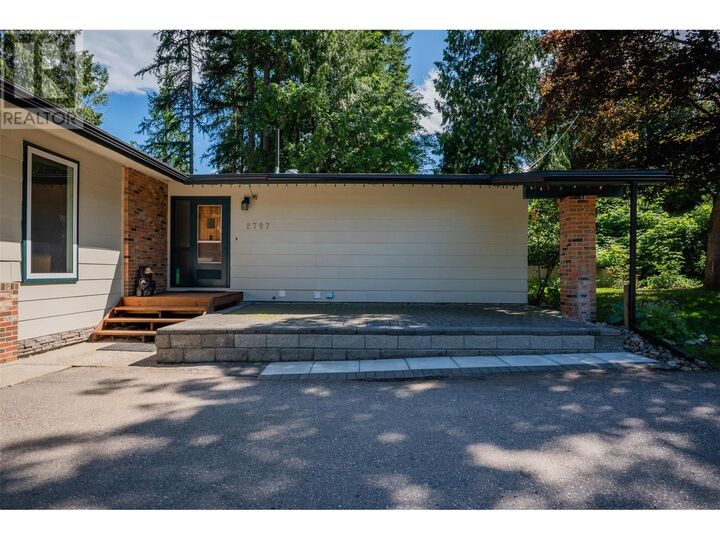 Property Photo: 2707 Maple Crescent BC V0G 1Y0
