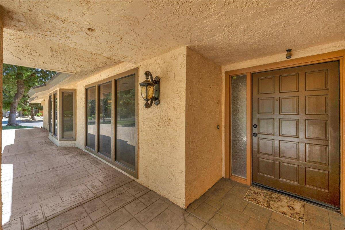 Property Photo:  1730 S Helm Avenue  CA 93727 