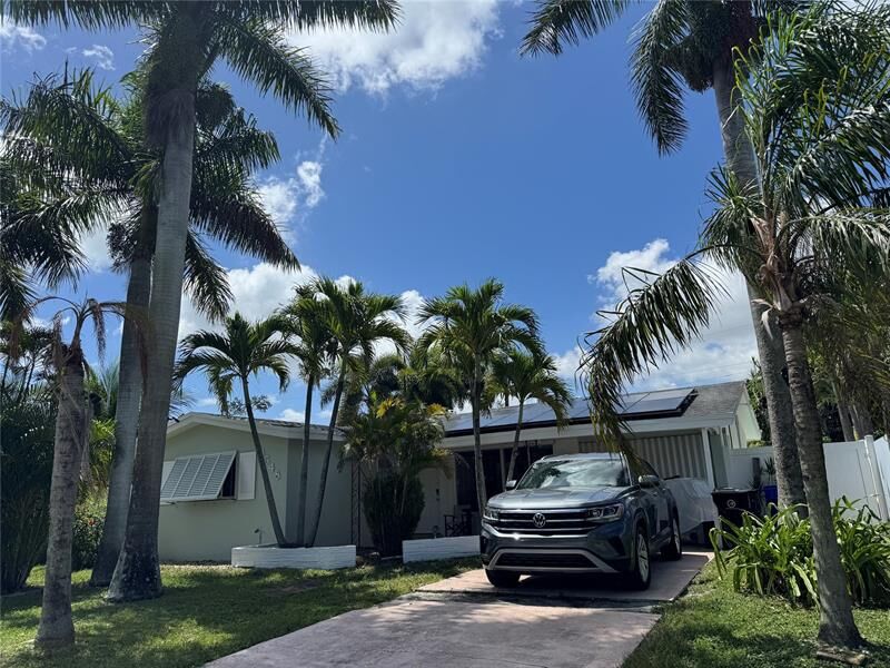 Property Photo:  3548 SW 13th Ct  FL 33312 
