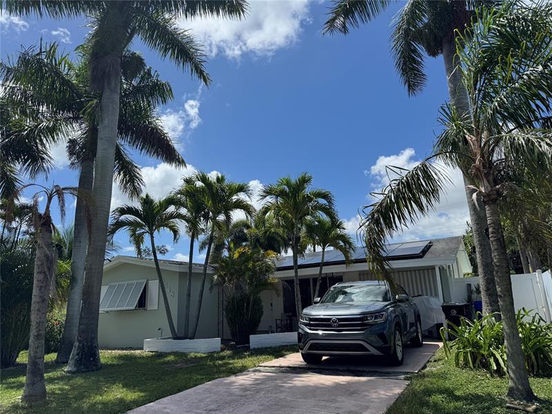 Property Photo:  3548 SW 13th Ct  FL 33312 