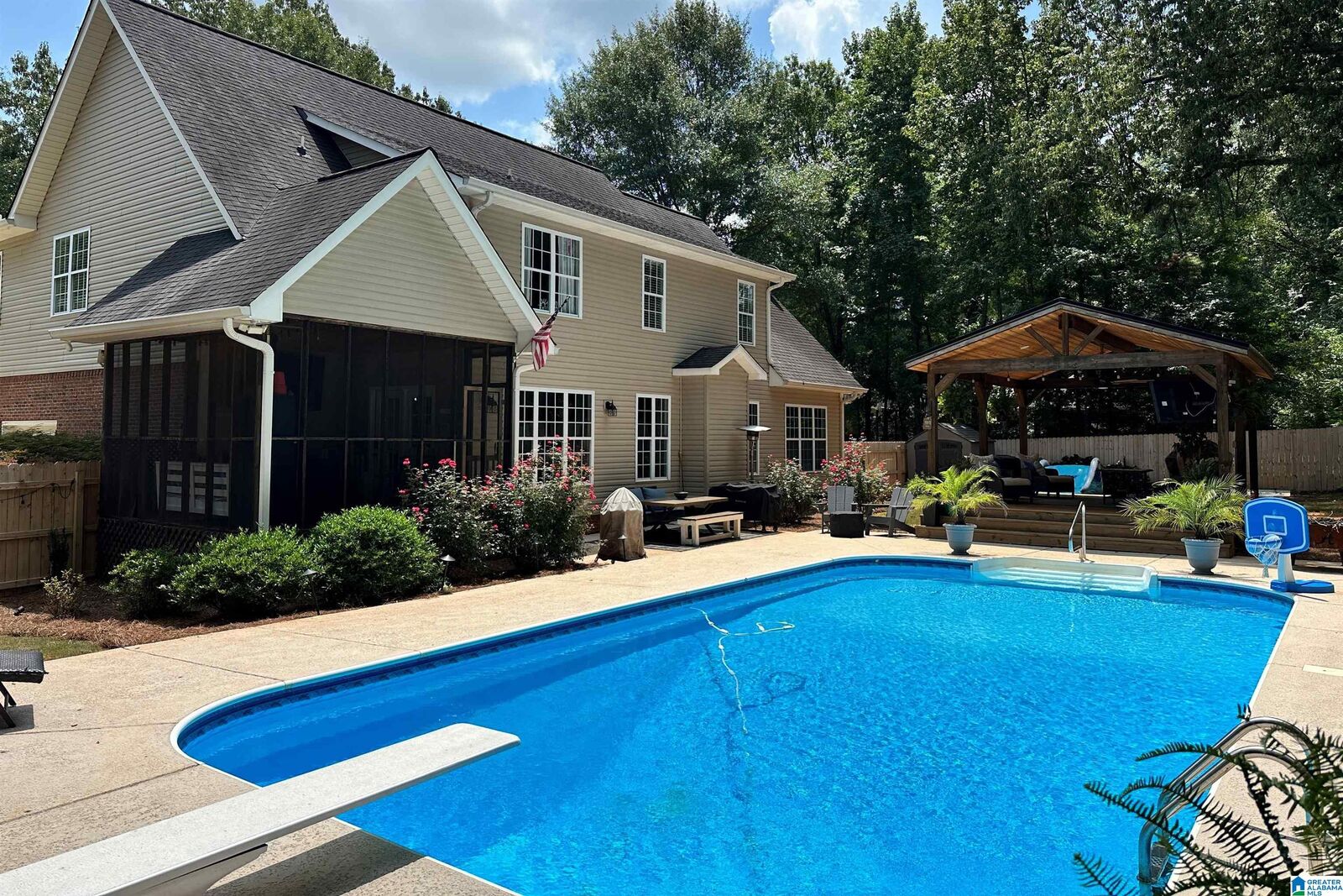 Property Photo: 517 Woodridge Trail AL 36203