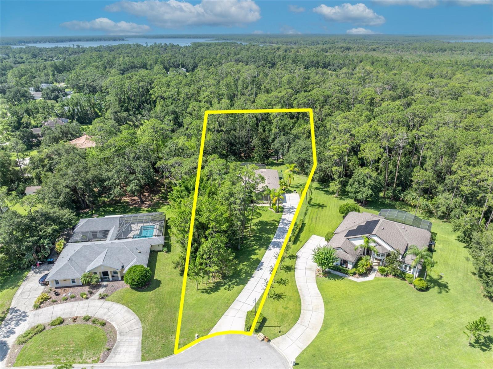 Property Photo: 13916 Bramble Bush Court FL 32832