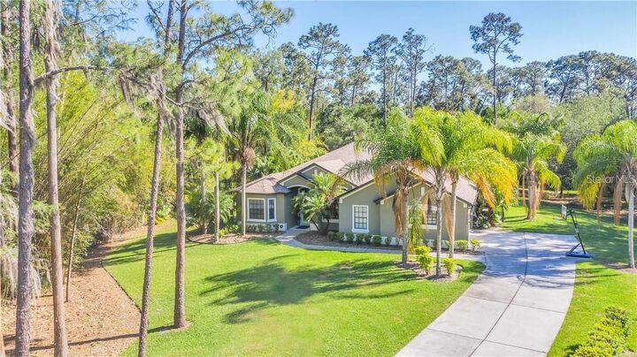 Property Photo: 13916 Bramble Bush Court FL 32832