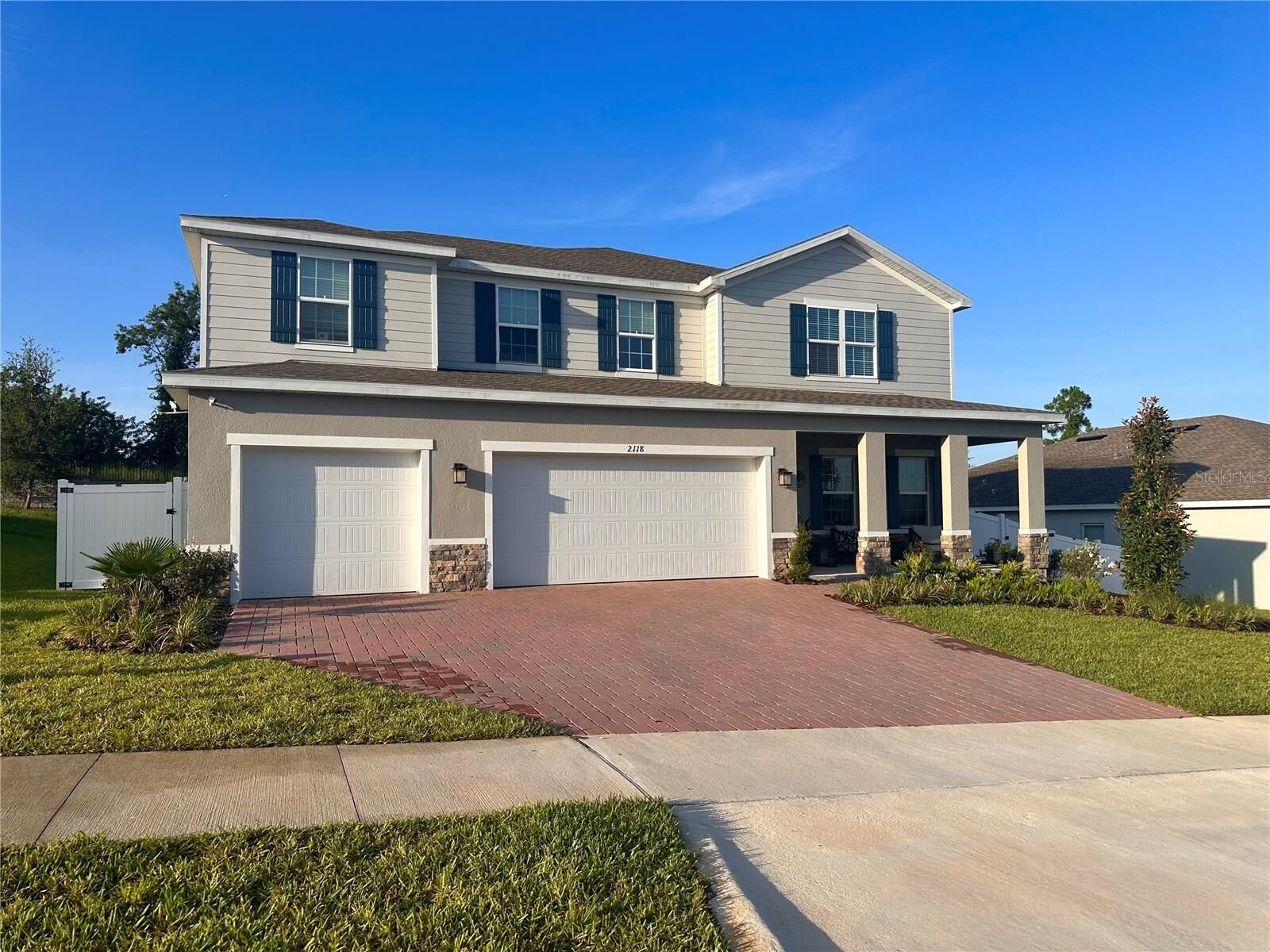 Property Photo: 2118 Aibonito Circle FL 34711