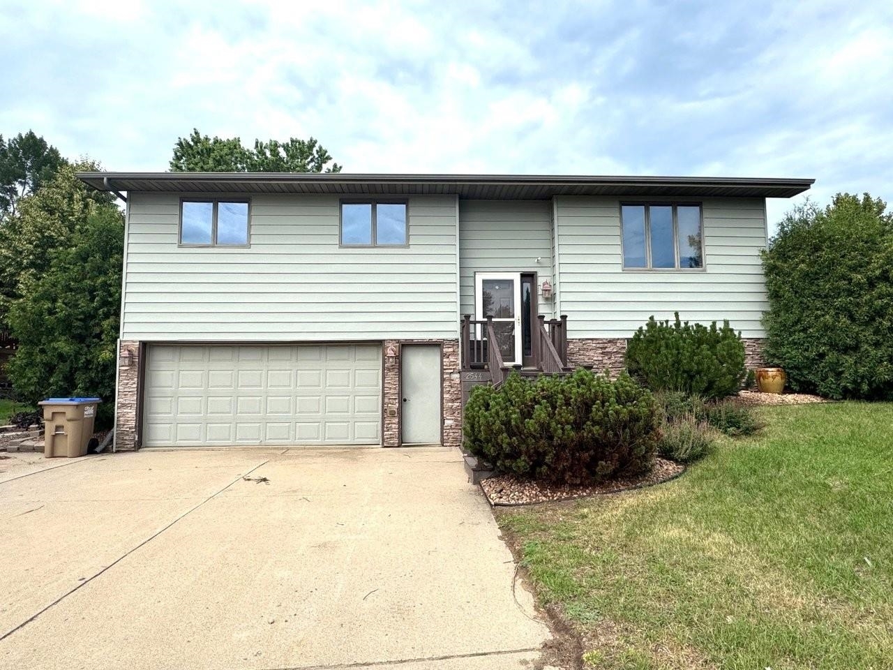 Property Photo: 2544 10th Ave NW ND 58703
