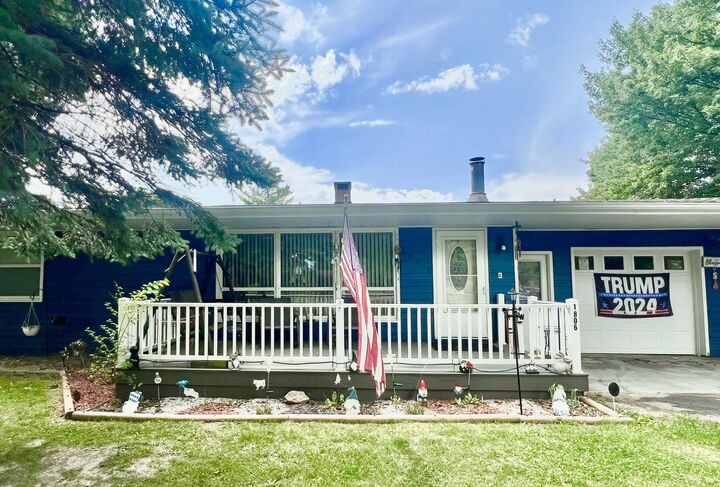 Property Photo: 1806 Barr Street MI 49242
