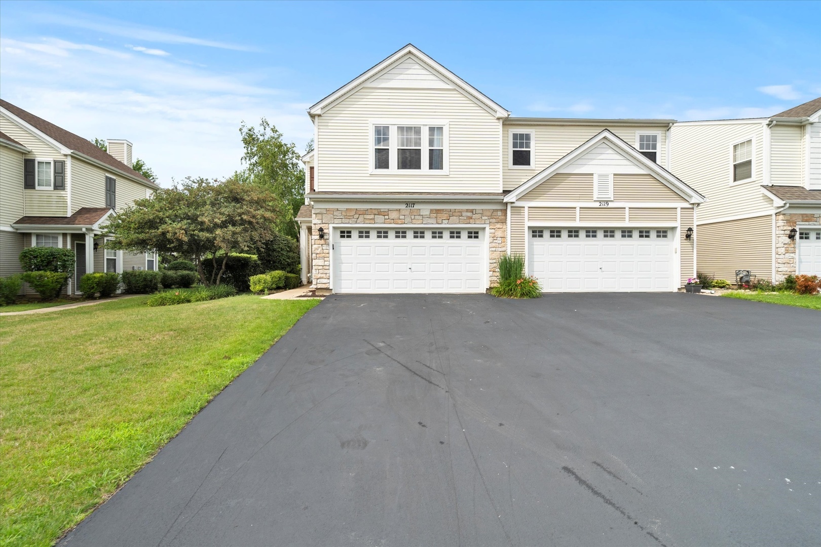 Property Photo: 2117 Limestone Lane IL 60110