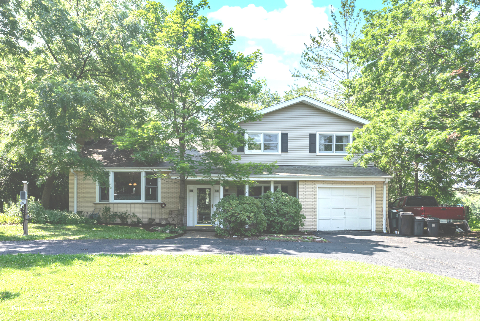 Property Photo: 2291 Shannondale Drive IL 60048