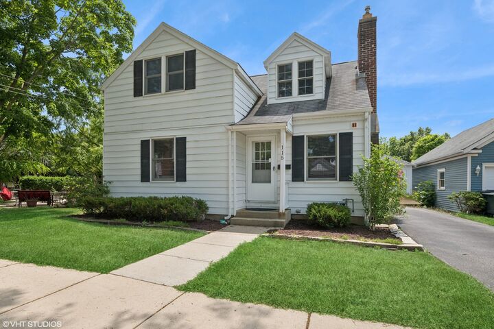 115 E Lincoln Avenue  Barrington IL 60010 photo