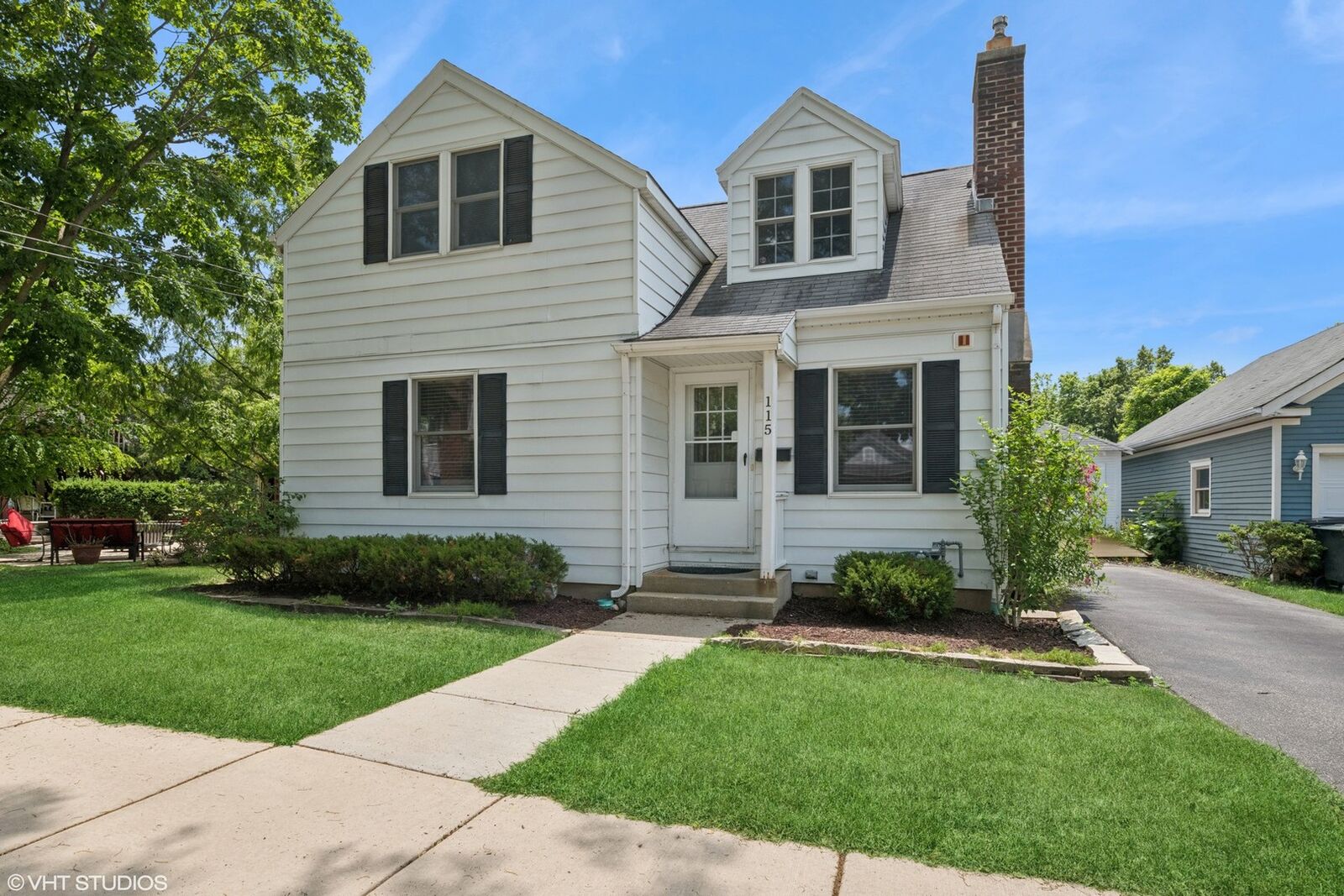 Property Photo: 115 E Lincoln Avenue IL 60010